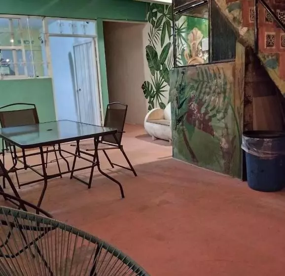 ペンション Anamaya Hostal