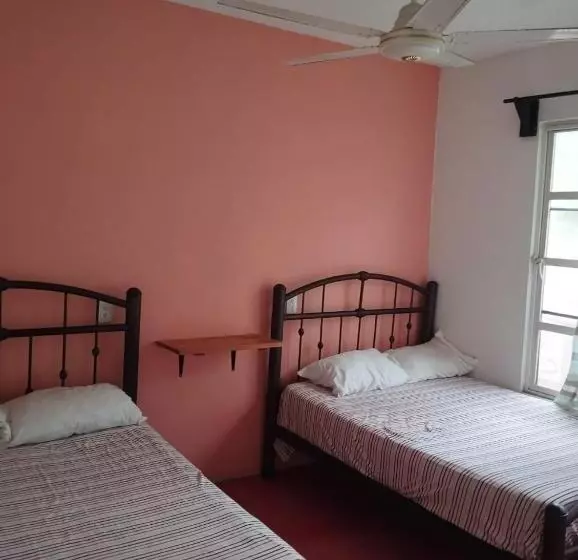 ペンション Anamaya Hostal