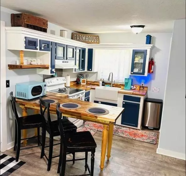 پانسیون Cici S Guest House