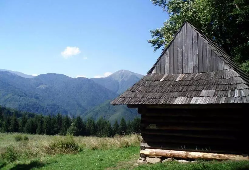 Retkeilymaja Budget Izba Pre Veľkú Rodinu Alebo Skupinu Priateľov