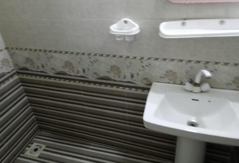 تختخواب و صبحانه Venue Guest House Near Millennium Mall