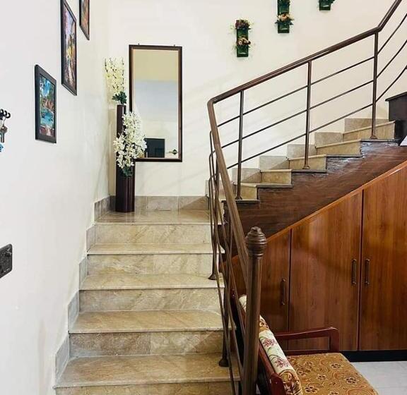 تختخواب و صبحانه Venue Guest House Near Millennium Mall