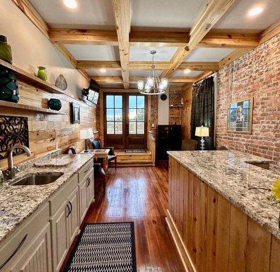 Отель Chipley S Squareview Inn & Venue