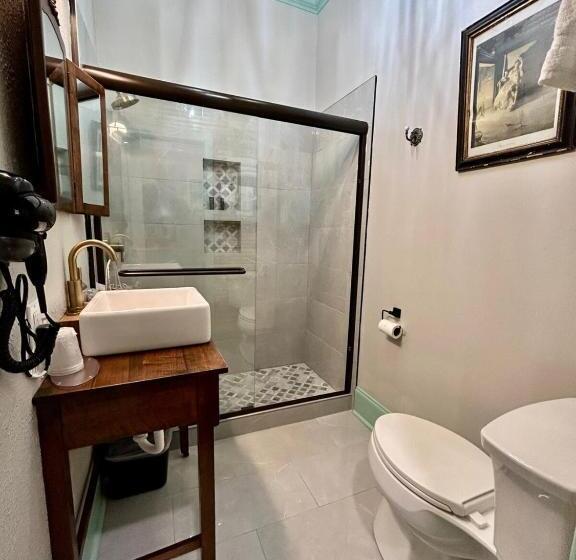 Отель Chipley S Squareview Inn & Venue