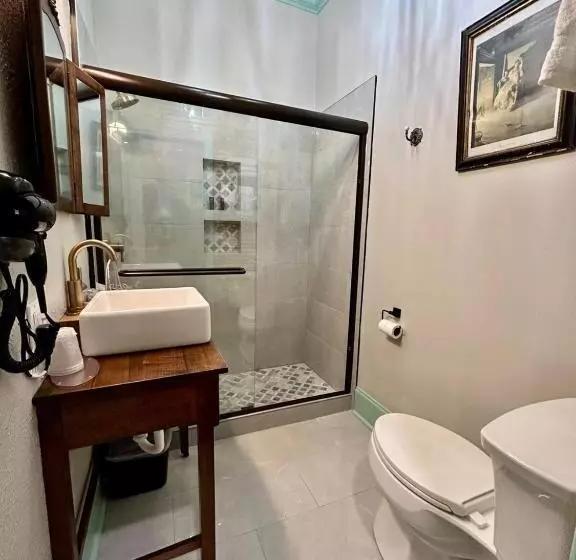 Hotelli Chipley S Squareview Inn & Venue