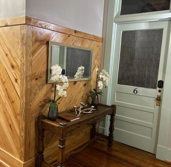 Отель Chipley S Squareview Inn & Venue