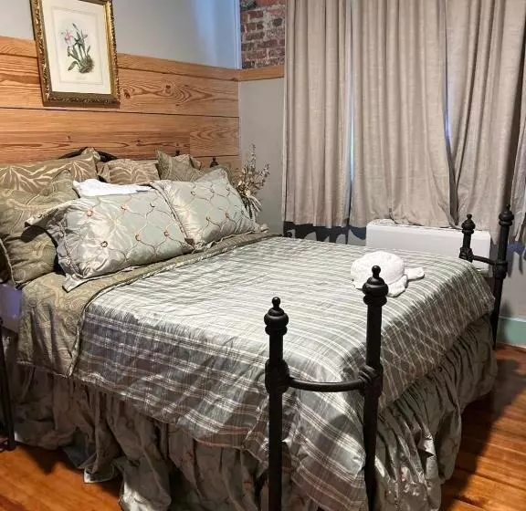 Hotelli Chipley S Squareview Inn & Venue