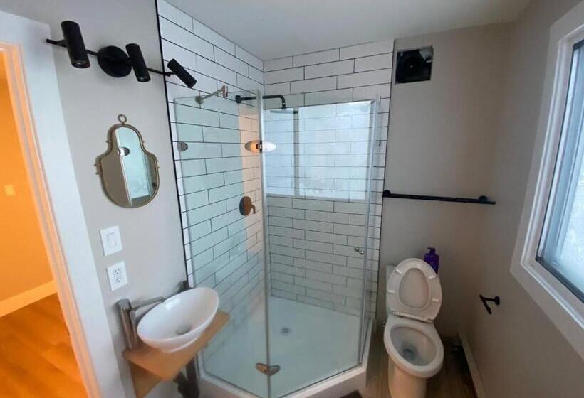 پانسیون Morden Newly Renovated 1br Flats, Walk To Whyte