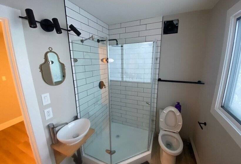 پانسیون Morden Newly Renovated 1br Flats, Walk To Whyte