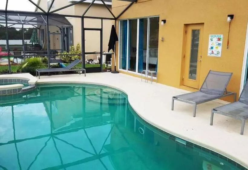 ペンション Posh Guest Suite With Pool