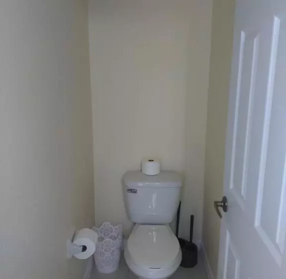 ペンション Posh Guest Suite With Pool