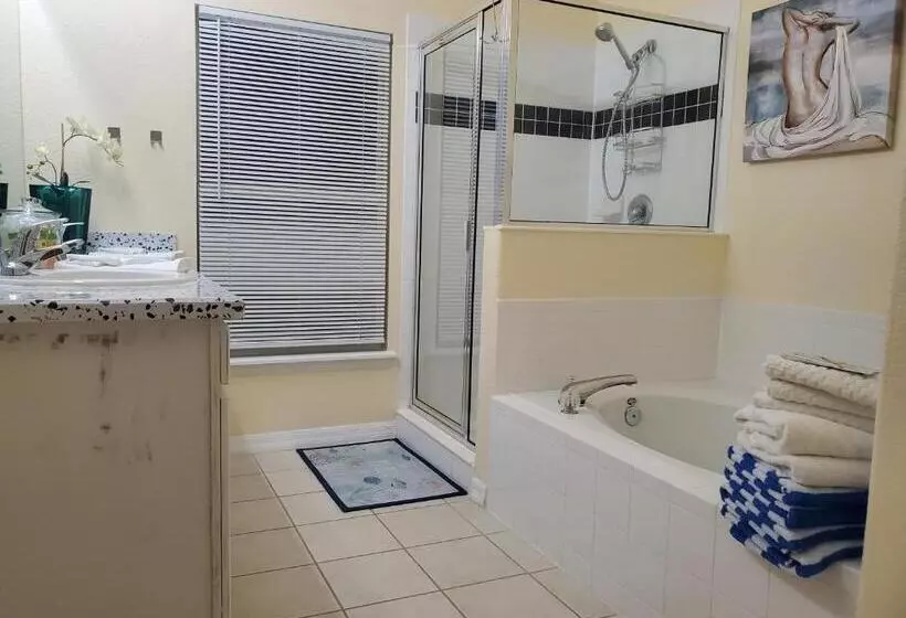 ペンション Posh Guest Suite With Pool