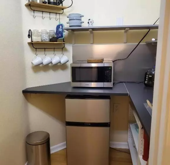 ペンション Posh Guest Suite With Pool