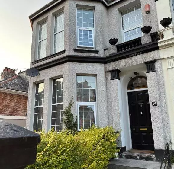 ペンション Queens House