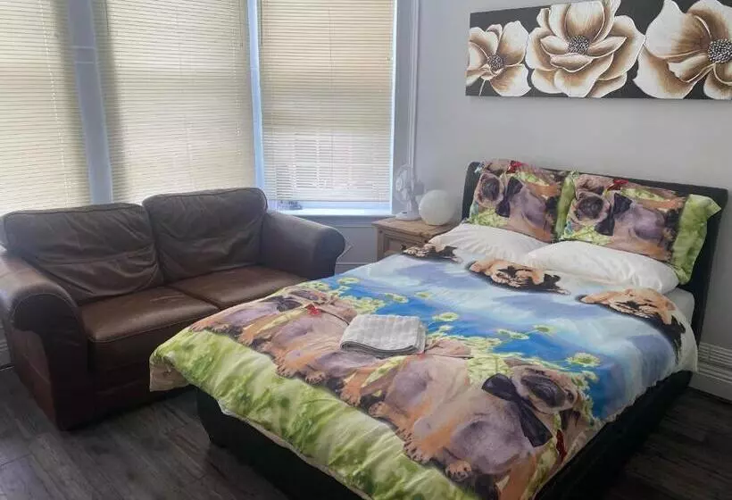 ペンション Queens House