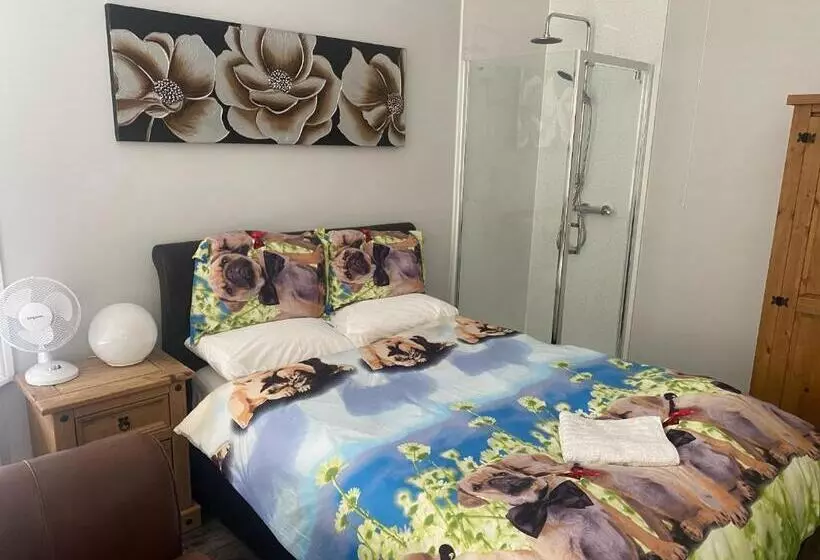 ペンション Queens House