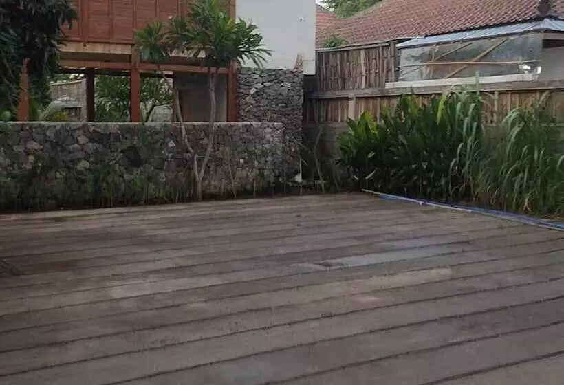 ペンション Vanaya Lodge