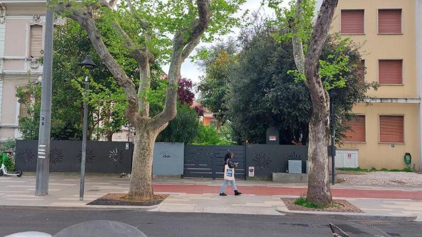 تختخواب و صبحانه Honeyoshun