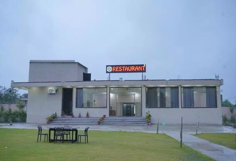 ホテル Brij Palace