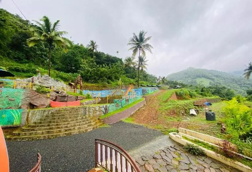 Peak Paradise Resort