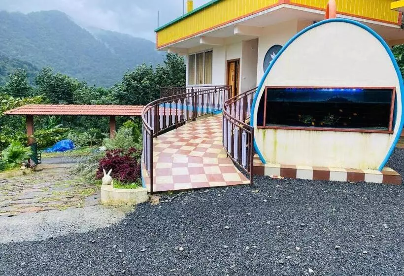 Peak Paradise Resort