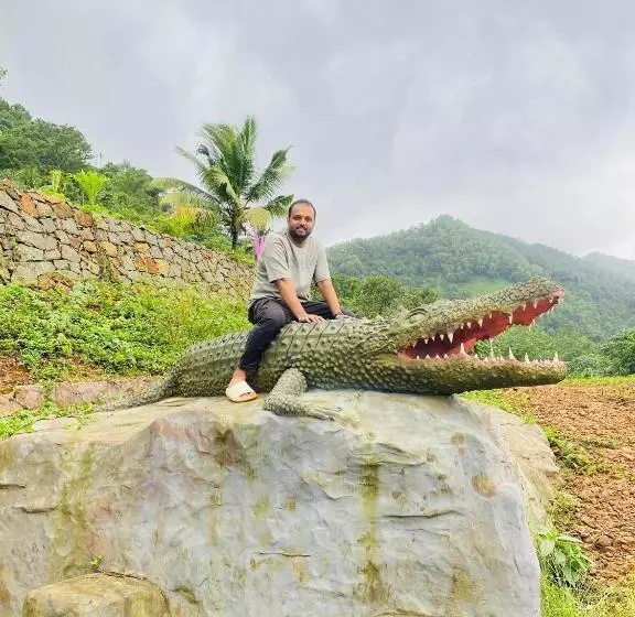Peak Paradise Resort