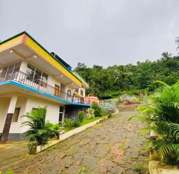 Peak Paradise Resort