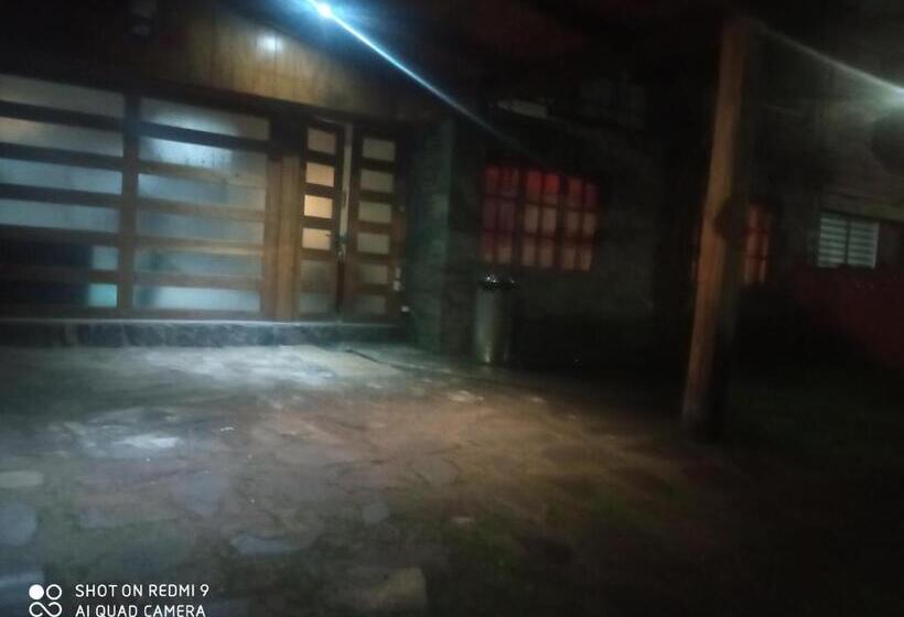 پانسیون Hostal Familiar Alonso De Ercilla