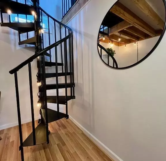 Majatalo Nyc Style Loft W Secret Entrance 6 Mi To Times Sq