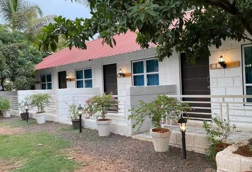 Lomakeskus Pra Tiksha Farm
