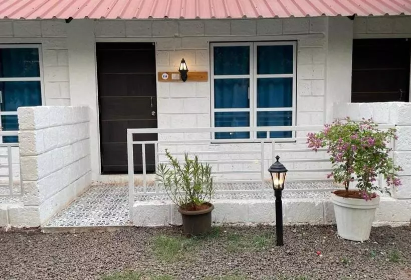 Lomakeskus Pra Tiksha Farm