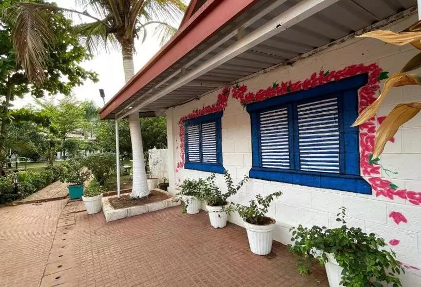 Lomakeskus Pra Tiksha Farm