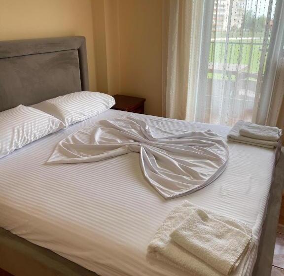 هاستل Dhoma Plazhi1