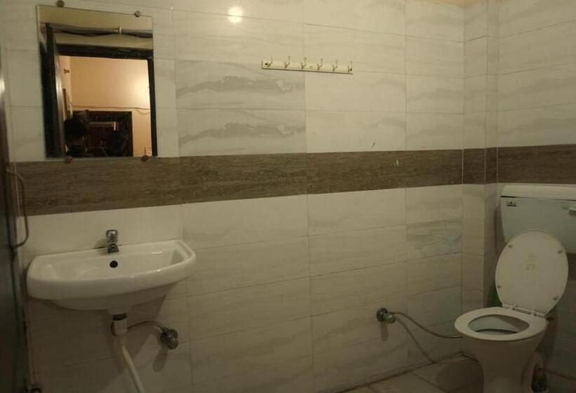 Hotel Blizz Stayz   Trishul Express