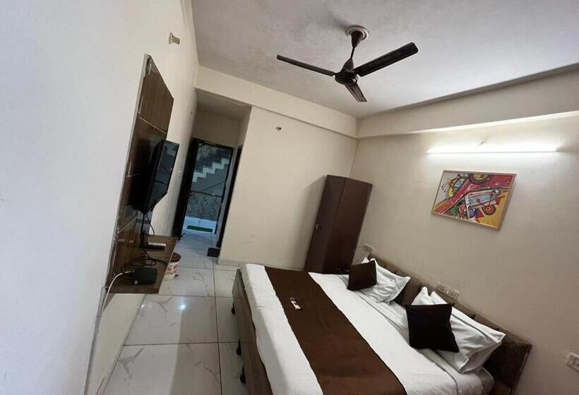 Hotel Blizz Stayz   Trishul Express