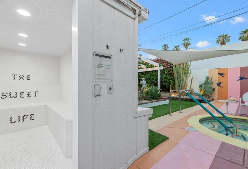 Hotelli Designer Gem Near Downtown Palm Springs