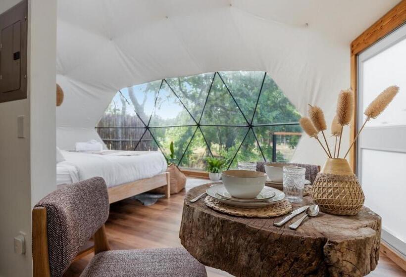 Hotelli Lantana Dome