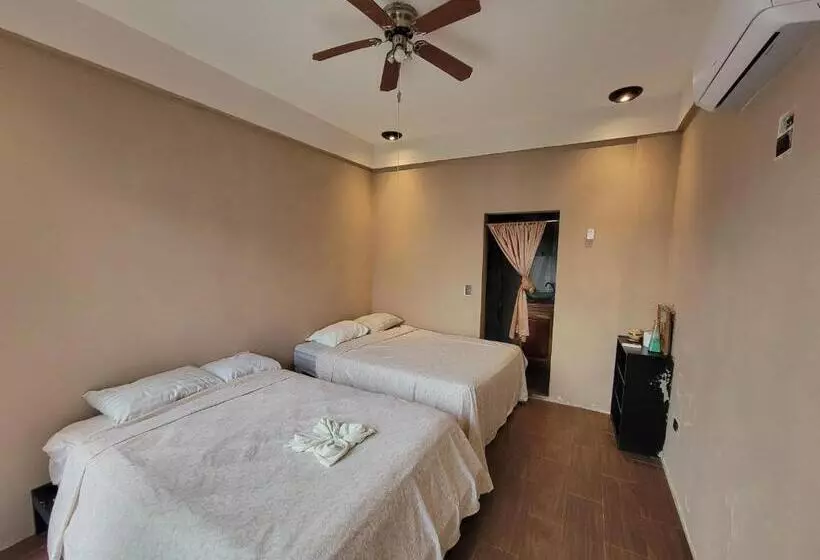 هتل Restaurante Y Hostal Romayor