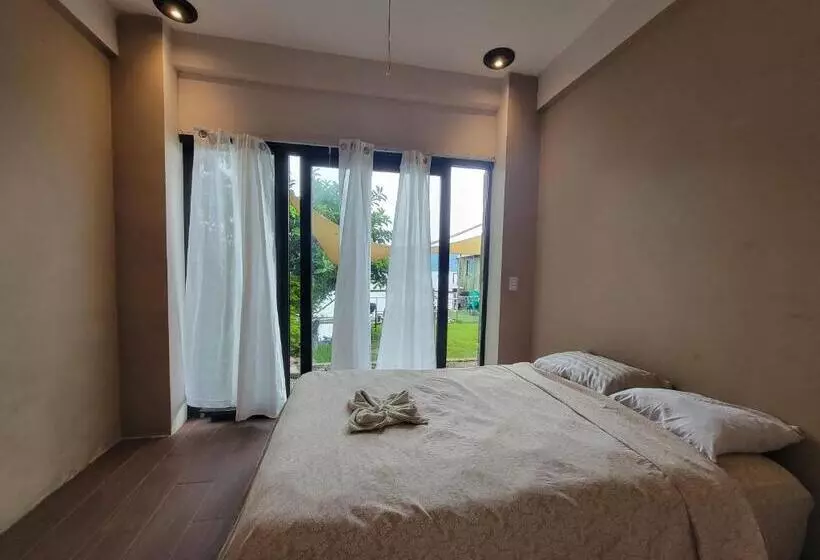 هتل Restaurante Y Hostal Romayor