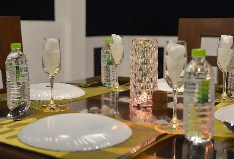 Hotelli Tranquil Escape Hikkaduwa