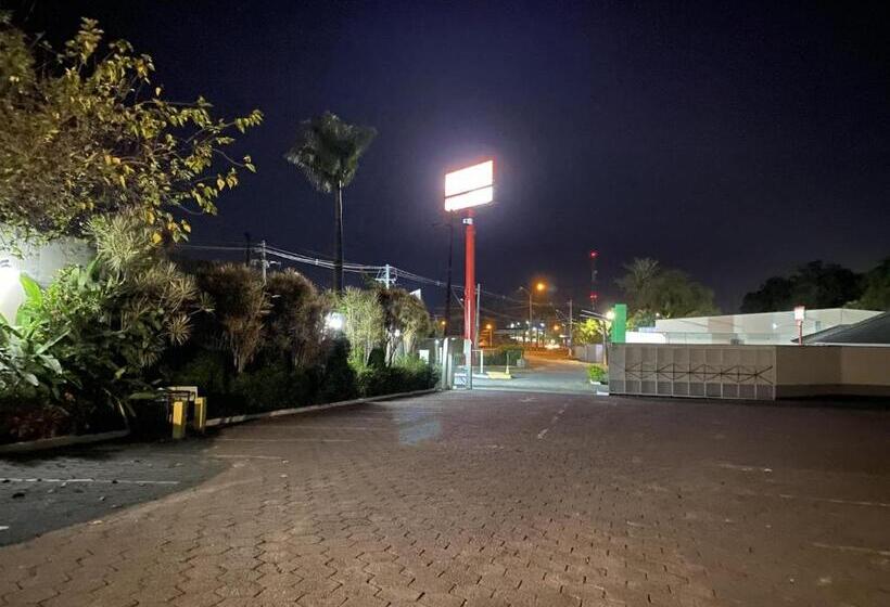 בית מלון כפרי Vs Express