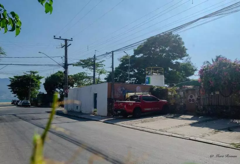 Retkeilymaja Treze Luas Ihabela Pousada