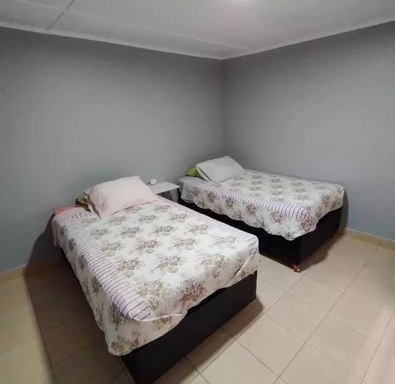ホテル Hostal Calama