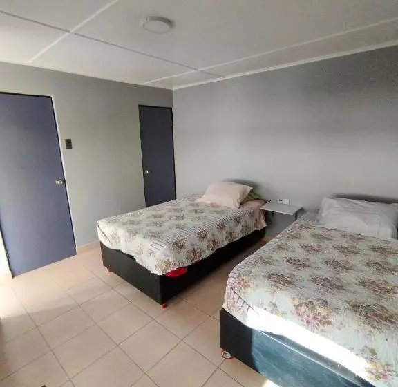 ホテル Hostal Calama