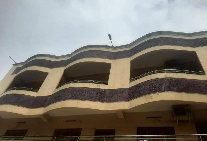 Hotelli Lechus Homestay