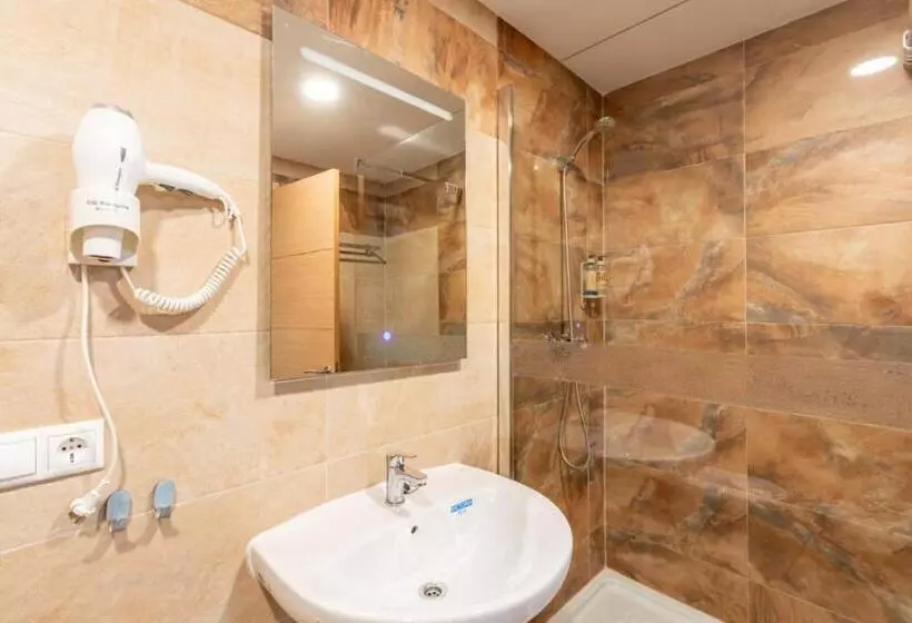 Majatalo Otero & Elma 2