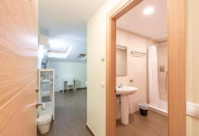 Majatalo Otero & Elma 2