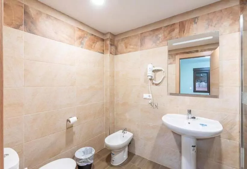 Majatalo Otero & Elma 2