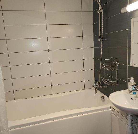 هاستل Central Shared Flat   Quiet Private Room