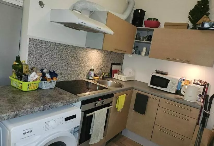 هاستل Central Shared Flat   Quiet Private Room